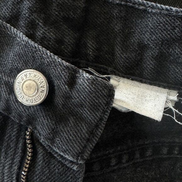 Old Navy SZ 2-4 Jean Shorts Hi-Rise Frayed Hems Pockets Zip-Fly Black Wash - Picture 5 of 5